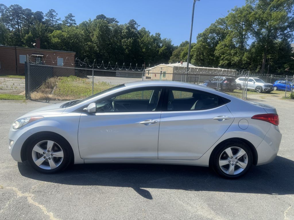 2013 Hyundai Elantra Image 2