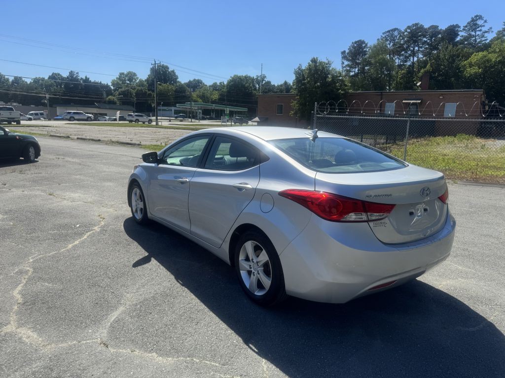2013 Hyundai Elantra Image 3