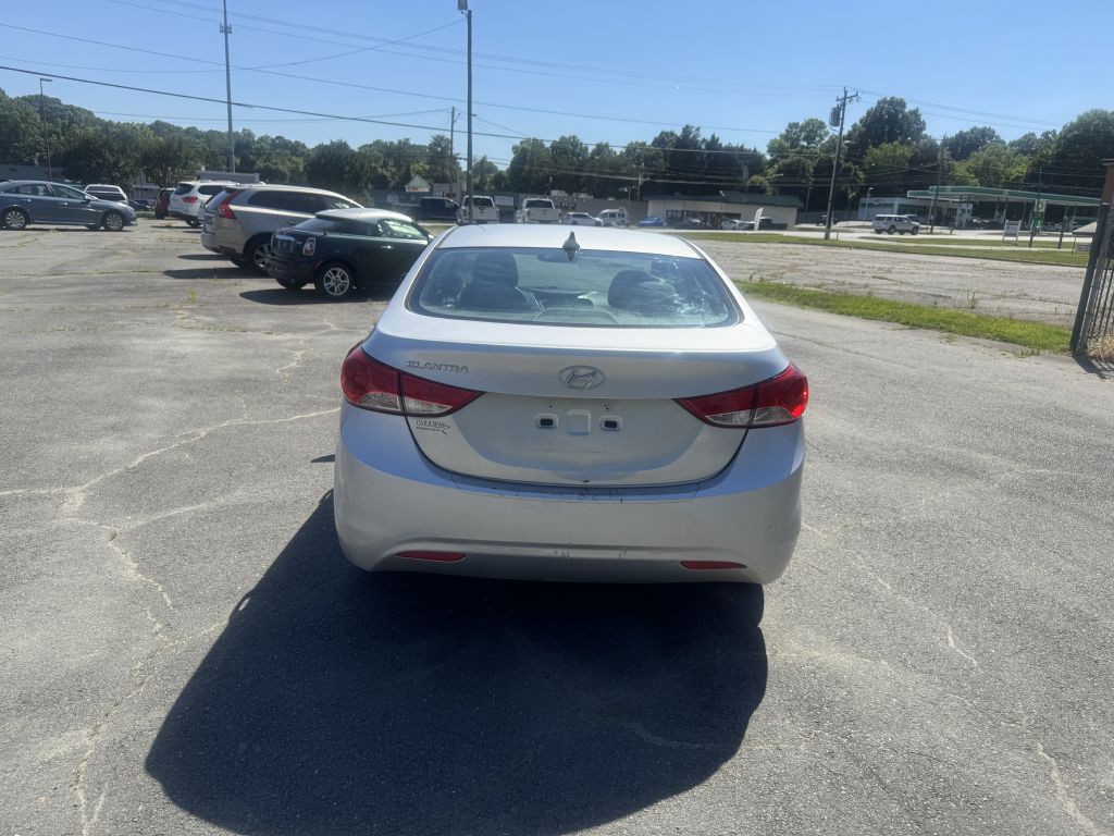 2013 Hyundai Elantra Image 4