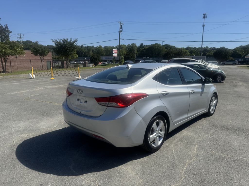2013 Hyundai Elantra Image 5