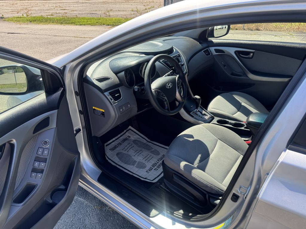 2013 Hyundai Elantra Image 9