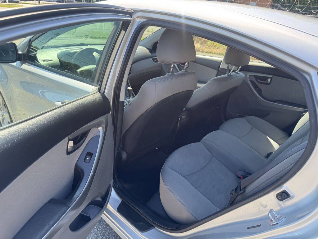 2013 Hyundai Elantra Image 10