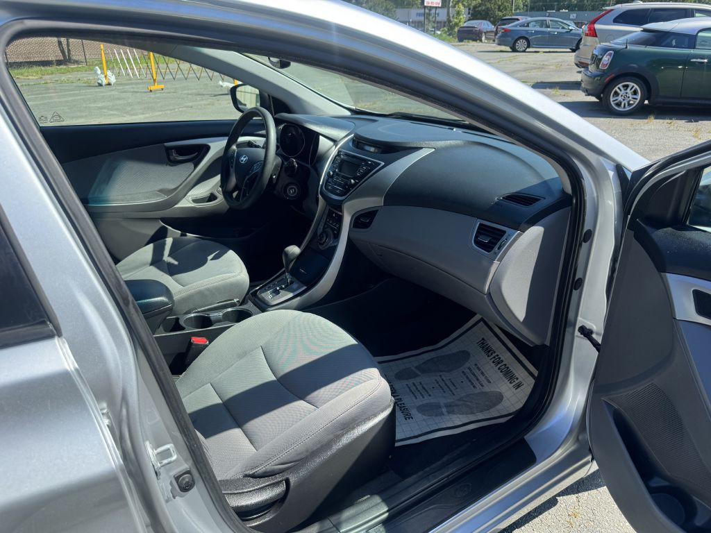 2013 Hyundai Elantra Image 11