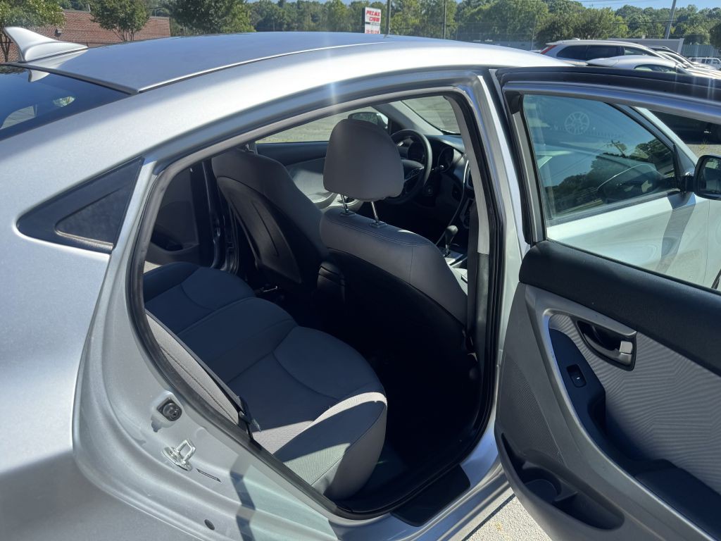 2013 Hyundai Elantra Image 12