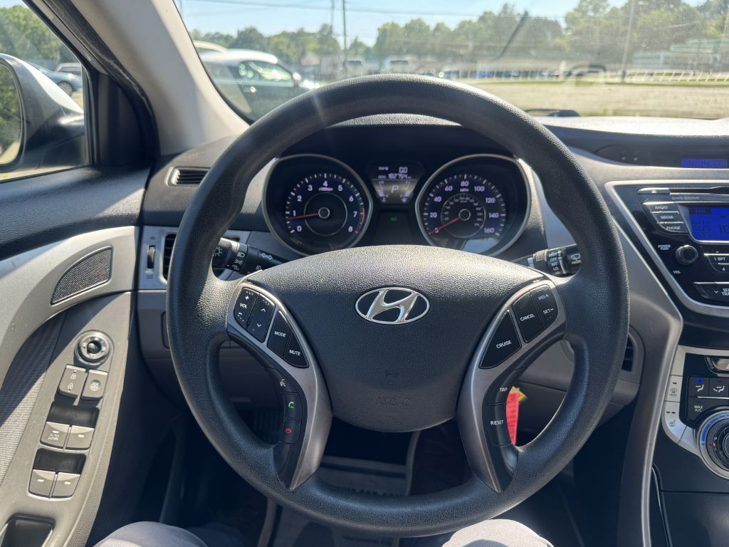 2013 Hyundai Elantra Image 13