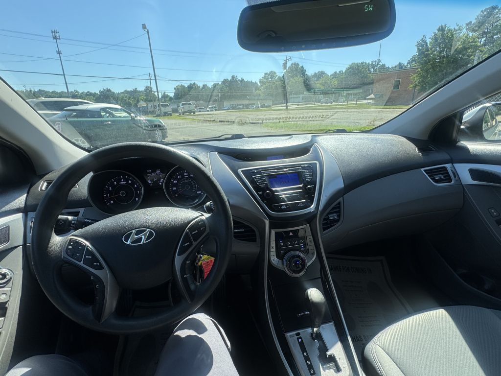 2013 Hyundai Elantra Image 15
