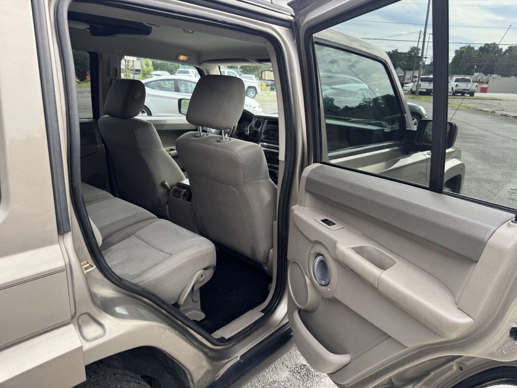 2006 Jeep Commander Image 12