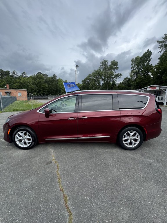 2017 Chrysler Pacifica Image 2