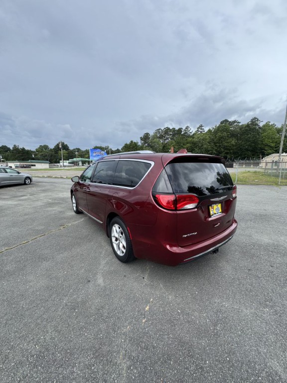 2017 Chrysler Pacifica Image 3