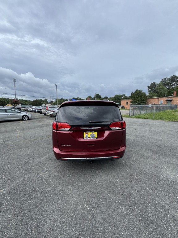 2017 Chrysler Pacifica Image 4