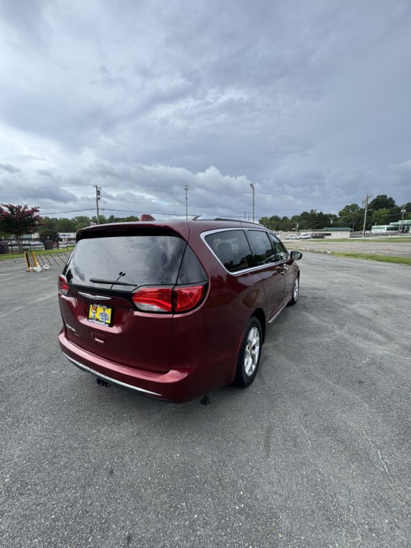2017 Chrysler Pacifica Image 5