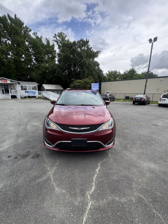 2017 Chrysler Pacifica Image 8