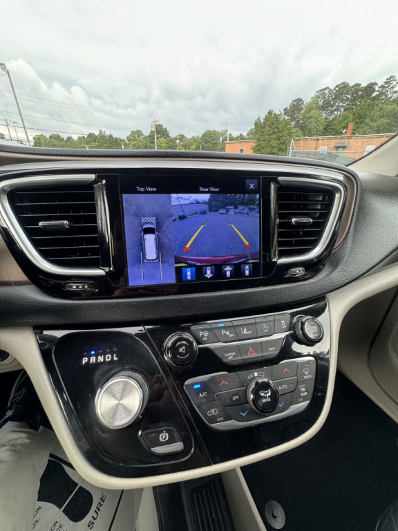 2017 Chrysler Pacifica Image 11