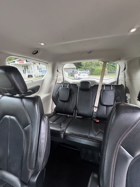 2017 Chrysler Pacifica Image 14