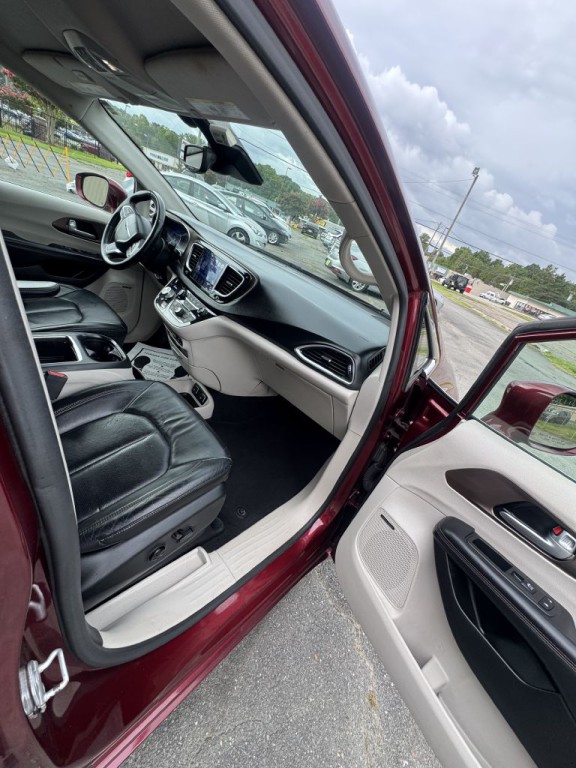 2017 Chrysler Pacifica Image 15