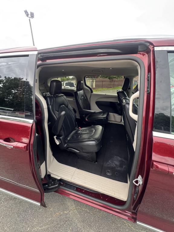2017 Chrysler Pacifica Image 16