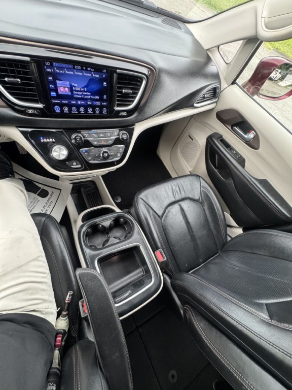 2017 Chrysler Pacifica Image 17