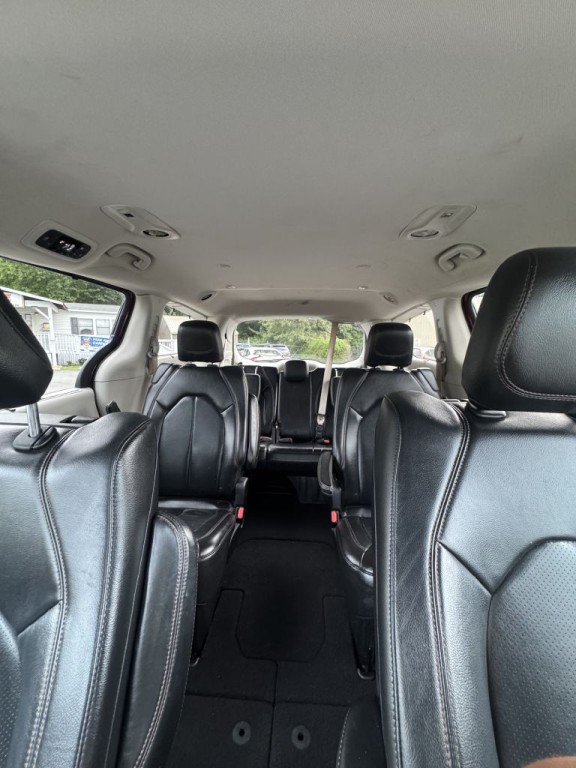 2017 Chrysler Pacifica Image 18