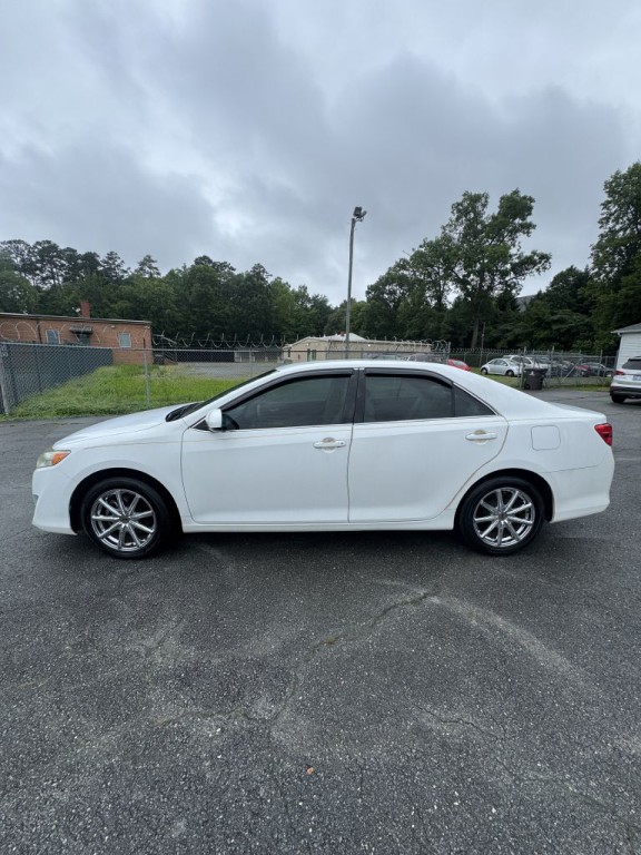 2014 Toyota Camry Image 2