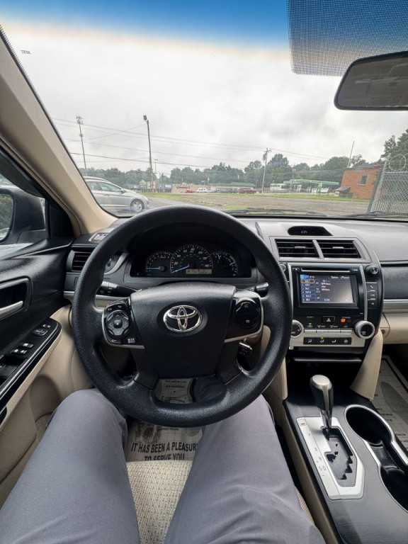 2014 Toyota Camry Image 9