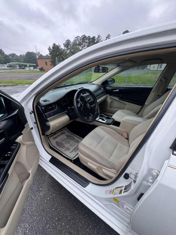 2014 Toyota Camry Image 14