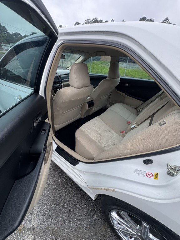 2014 Toyota Camry Image 15