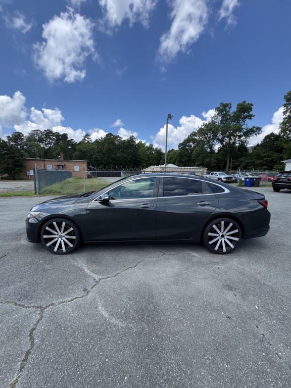 2017 Chevrolet Malibu Image 2