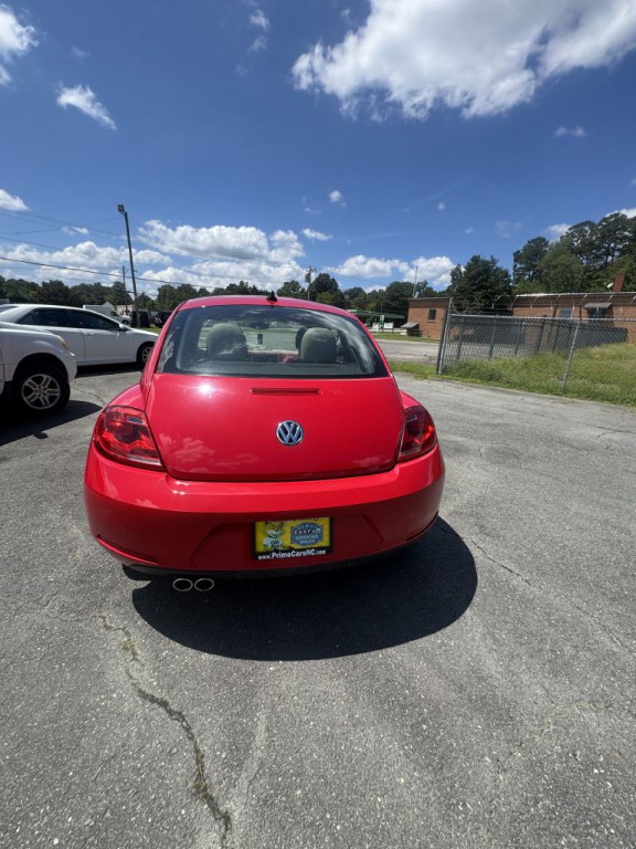 2013 Volkswagen Beetle Image 4