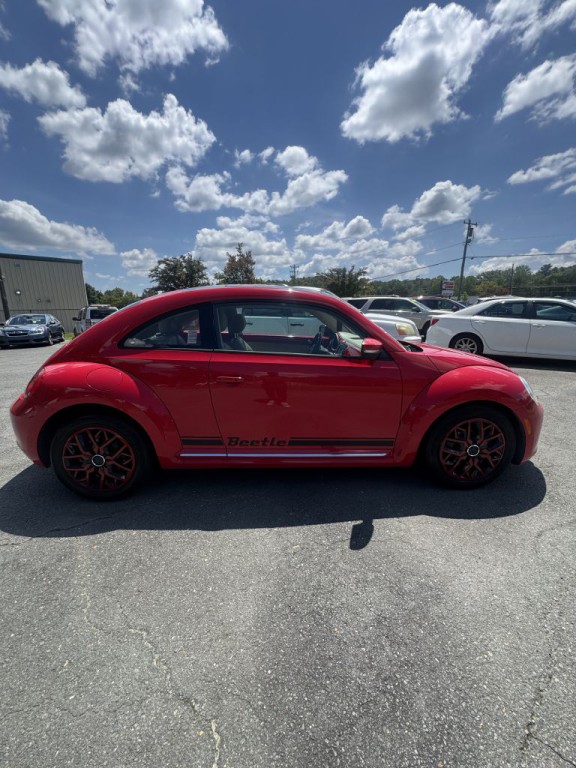 2013 Volkswagen Beetle Image 6