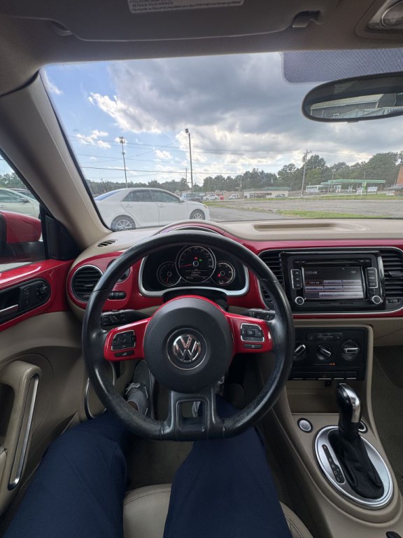 2013 Volkswagen Beetle Image 11