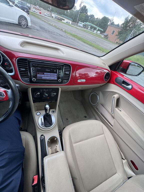 2013 Volkswagen Beetle Image 13