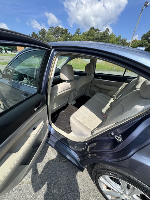 2014 Subaru Legacy Image 10