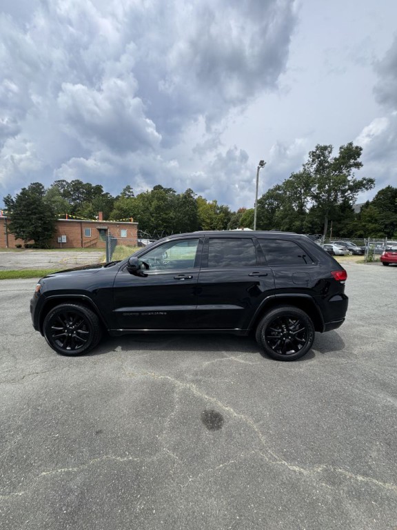 2017 Jeep Grand Cherokee Image 2