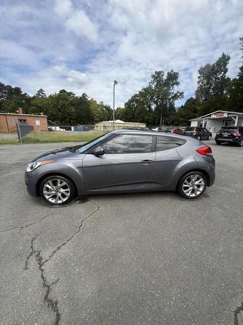 2016 Hyundai Veloster Image 2