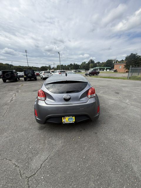 2016 Hyundai Veloster Image 4