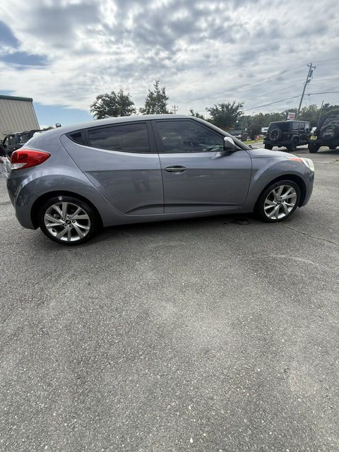 2016 Hyundai Veloster Image 6