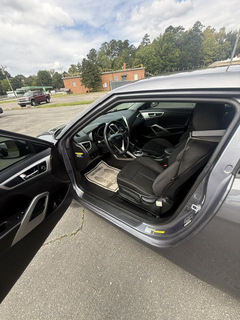 2016 Hyundai Veloster Image 9