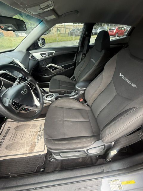 2016 Hyundai Veloster Image 10