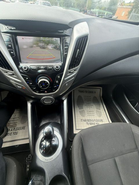 2016 Hyundai Veloster Image 13