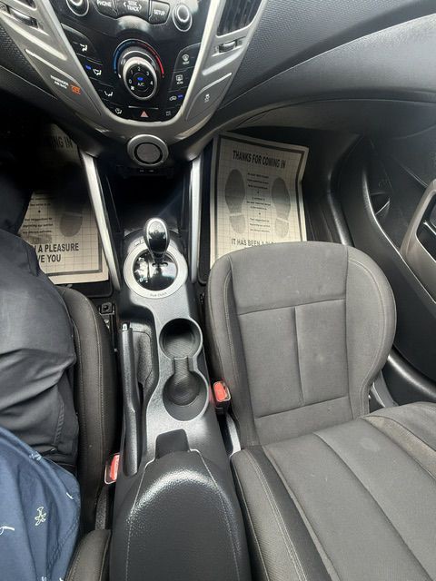 2016 Hyundai Veloster Image 14
