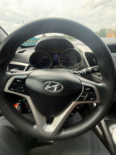 2016 Hyundai Veloster Image 15