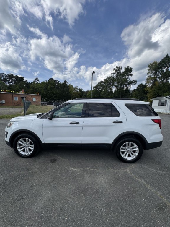 2017 Ford Explorer Image 2