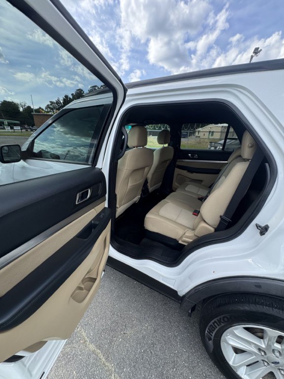 2017 Ford Explorer Image 10