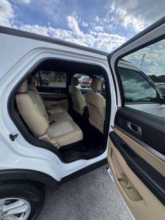 2017 Ford Explorer Image 12
