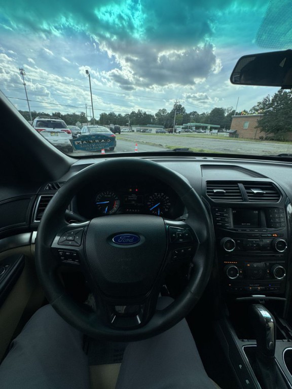 2017 Ford Explorer Image 13