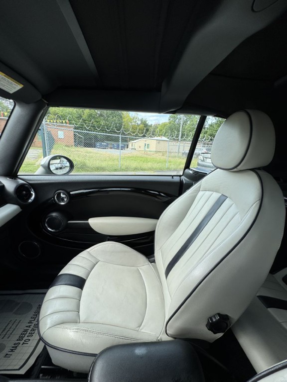 2014 MINI Cooper Image 19