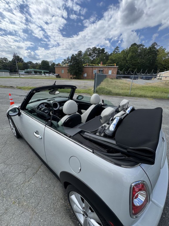 2014 MINI Cooper Image 21