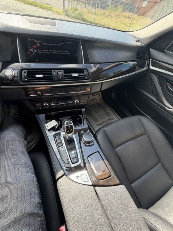 2016 BMW 5 Series Image 16