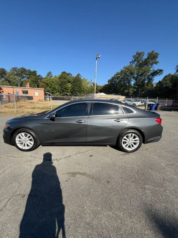 2016 Chevrolet Malibu Image 2