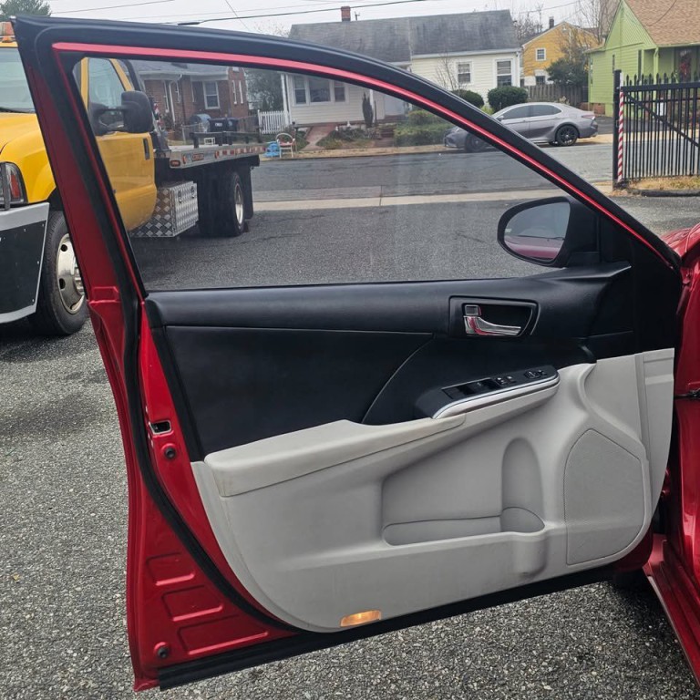 2013 Toyota Camry Image 11